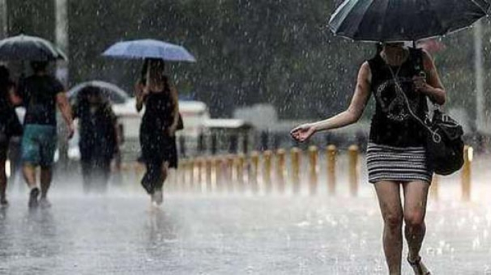 Aniden bastırdı! İstanbul'da sağanak yağış kaç gün sürecek?