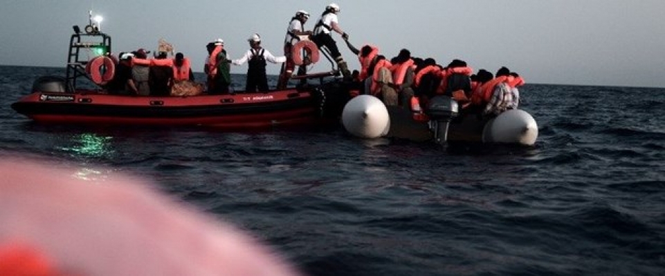 Akdeniz'de sığınmacı teknesi battı: 100 kişi kayıp