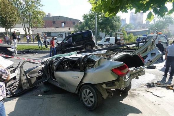 Başakşehir'de zincirleme kaza... İki kişi hayatını kaybetti!