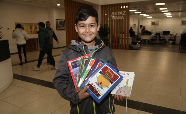 Eyüpsultan Belediyesi Çocuklara Kitap Hediye Ediyor