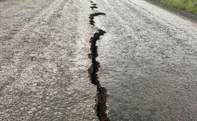 Son dakika haberine göre; Kandilli Rasathanesi Bingöl'ün Karlıova ilçesinde saat 17.24'te 5.8 büyüklüğünde deprem meydana geldiğini duyurdu.