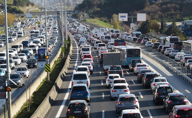 İstanbul'da hafta sonu kısıtlamasına saatler kala trafik yoğunluğu
