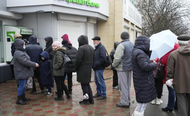 Ukrayna'da bankalardan döviz çekmek yasaklandı!