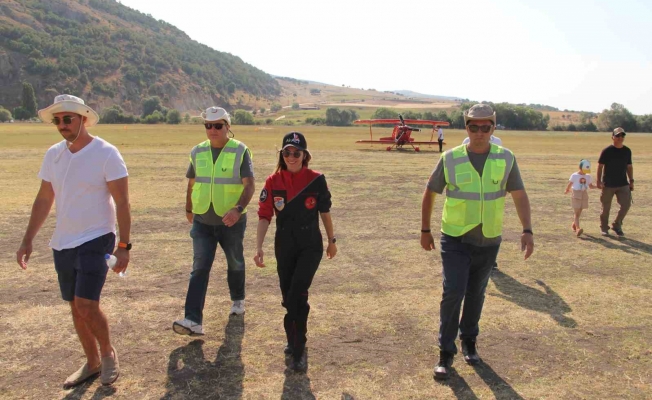 Türkiye’nin ilk kadın akrobasi pilotu Eskişehir’de hayran bıraktı