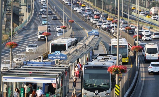 İstanbul'da İBB'ye bağlı toplu taşıma araçları hafta sonu ücretsiz olacak.