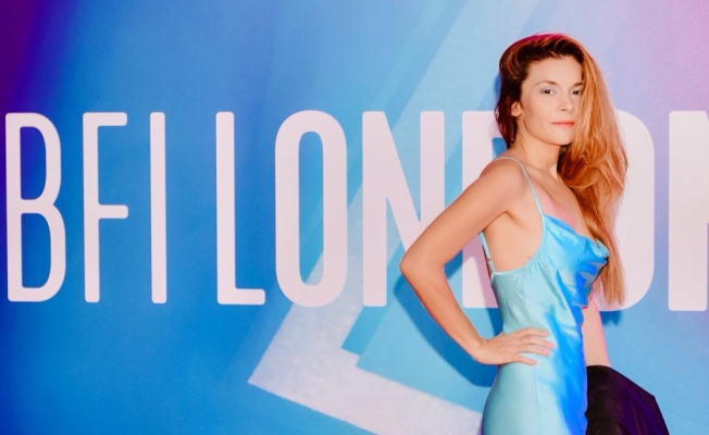 Oyuncu Selin Uzal Londra Film Festivalin'de Kırmızı Halıda Yürüdü Büyük Beyeni Topladı