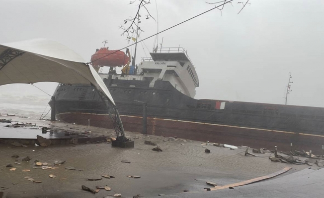 Zonguldak açıklarında batan gemideki 1 denizcinin cansız bedenine ulaşıldı, kayıp 11 kişiyi arama çalışmaları sürüyor