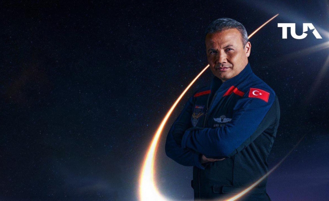 İlk Türk astronot Gezeravcı'dan gururlandıran 'bayrak' sözleri