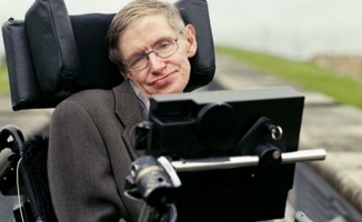 Ünlü Fizikçi Stephen Hawking Hayatını Kaybetti