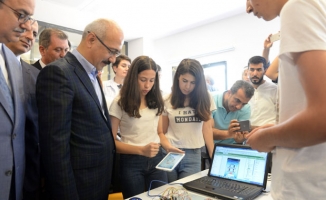 Bakan Elvan, Türkiye'nin ilk Genç Girişimci Merkezi'ni açtı