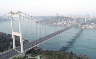İstanbul'da Tarihi Anlar Yaşanıyor! Köprüler, Meydanlar Boş Kaldı