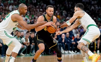 Golden State Warriors, Boston Celtics'i yıktı! Stephen Curry tarihe geçti