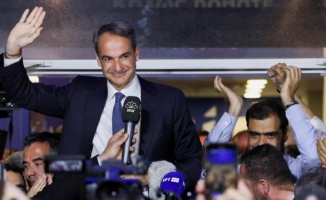 Yunanistan'da seçimlerin galibi Miçotakis'in partisi Yeni Demokrasi oldu.