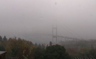 İstanbul sis altında! 15 Temmuz Şehitler Köprüsü sise gömüldü.