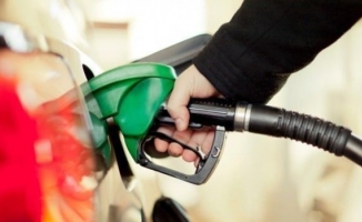 Benzinin litre fiyatına 2 lira 30 kuruş, motorinin litre fiyatına 2 lira 17 kuruş zam.