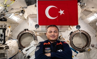 Astronot Alper Gezeravcı Dünya'ya dönüyor.