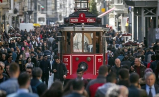 Türkiye nüfusu 85 milyon 372 bin 377 kişiye yükseldi.