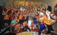 Galatasaray, Şampiyonluk Kupasını Taraftarının Önünde Kaldırdı