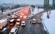 İstanbul kara teslim! Yollar kapandı, araçlar mahsur kaldı... Özel araçların trafiğe çıkması yasaklandı